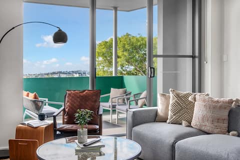 Cirque - Two Bedroom Apartment (QQ)