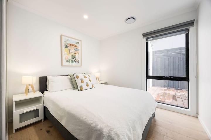 Spavaća soba 2 s bračnim krevetom (širine 150-179 cm)