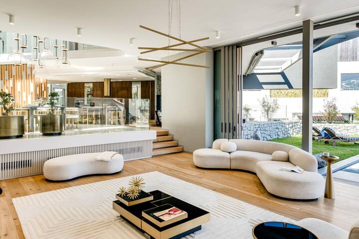 Grand Camps Bay 5bed w Views Pool Gym Villa Serena gallery image 2