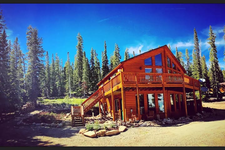 Mountain Cabin•5 Acres•Hot Tub•Views•Pets
