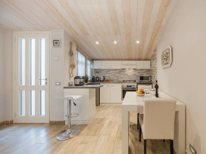 La Mansardina By Interhome - Viareggio