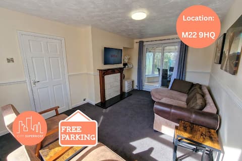 Wythenshawe 3 bed Family Home by City SuperHost