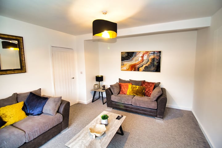 3 Bed, Sleeps 5, Pet Friendly, Free Parking - Rotherham