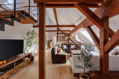 TurnKey | Old Town 5BR Loft Apartment