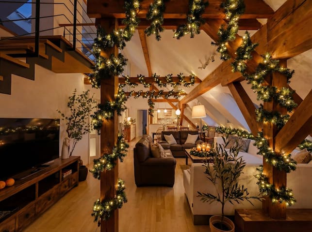 TurnKey | Old Town 5BR Loft Apartment