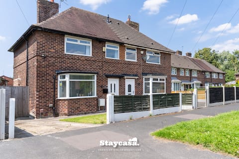 3-Bedroom House w/ Free Parking, Near MAN Airport!