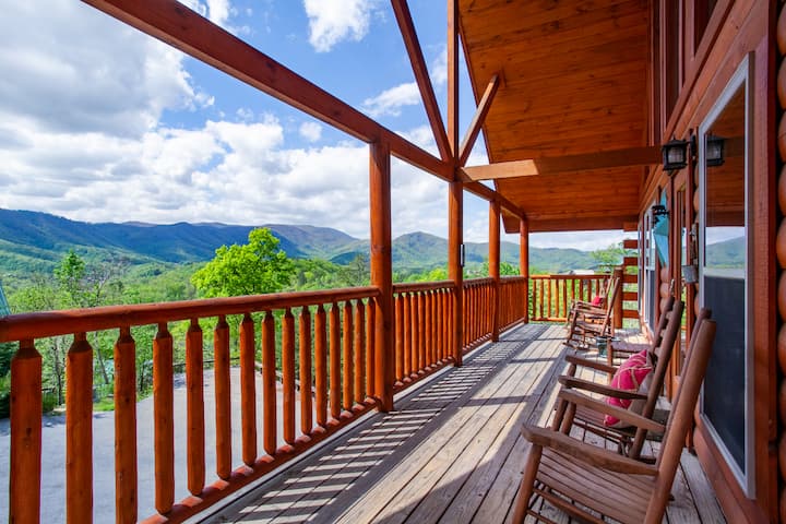 Relaxing 1bd+loft Cabin W/ Pool! Hot Tub + Views! - Pigeon Forge, TN