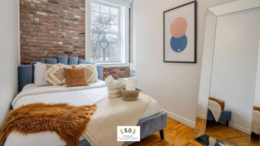 Chic 4BR Haven | Sunlit in Downtown MTL