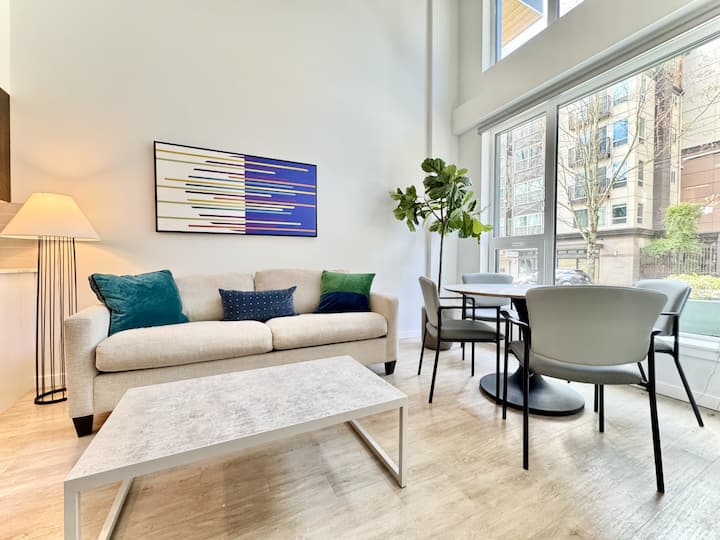 Дневна соба - кауч/трпезарија