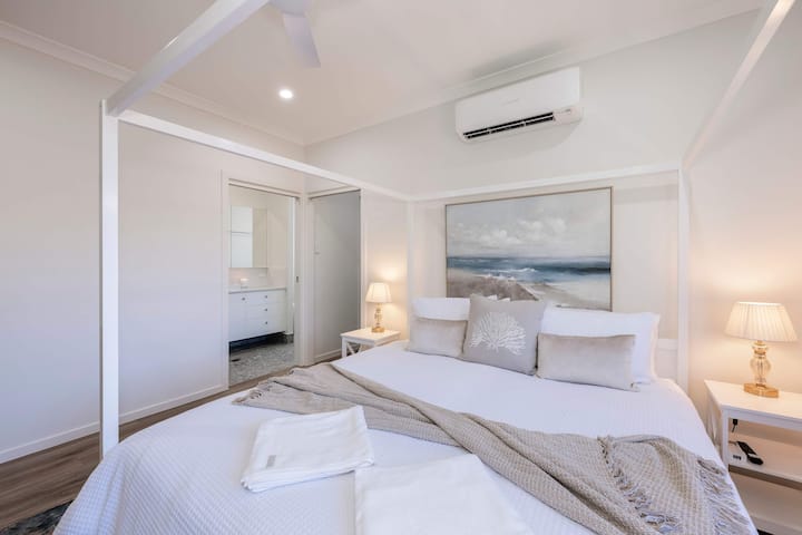 Burnett Heads, една от четирите удобни спални