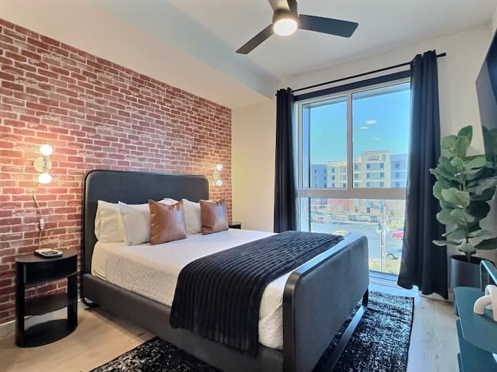 Chic Studio, Gym Access, Steps To Regions Field - Birmingham, AL