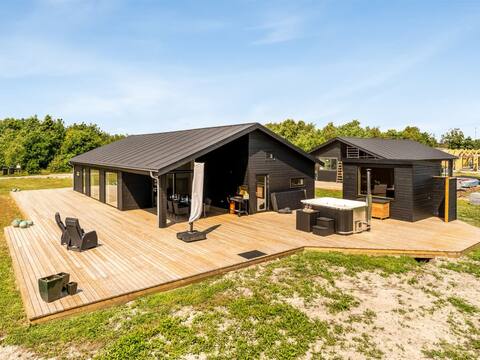 "Mads" - 700m from the sea by Interhome