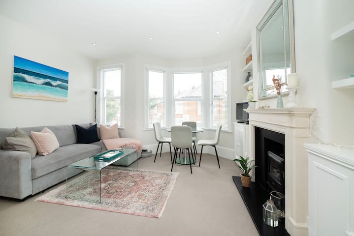 Bee My Guest Ltd managed Airbnb listing 1