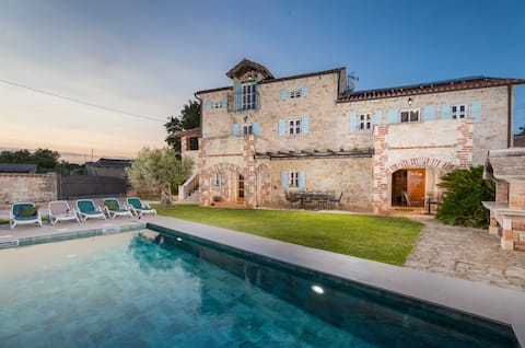 Popular Airbnb listing: Villa lamija by villsy in šušnjići Susnici