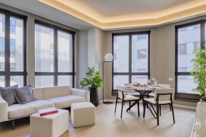 Central Tower S. Babila -Elegant 2BDR with terrace