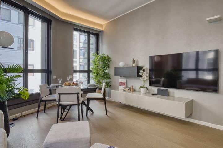 Central Tower S. Babila -Elegant 2BDR with terrace gallery image 2