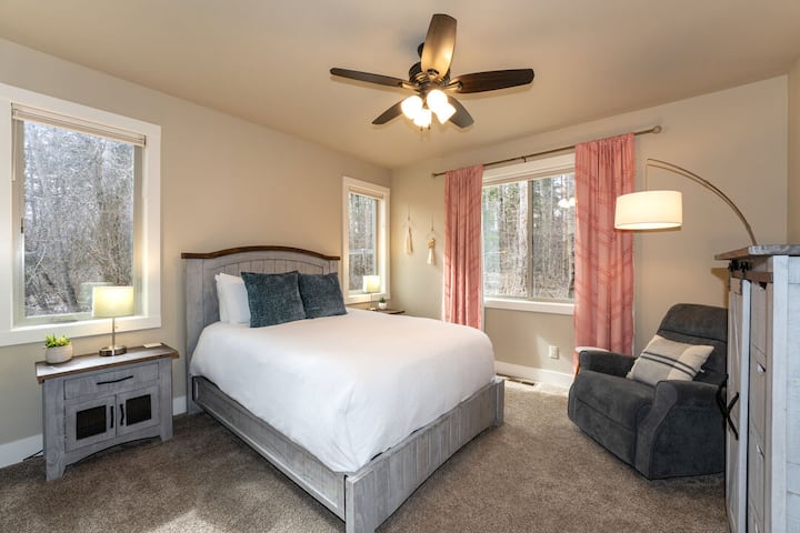 Kitanda cha ukubwa wa Malkia | Ngazi Kuu