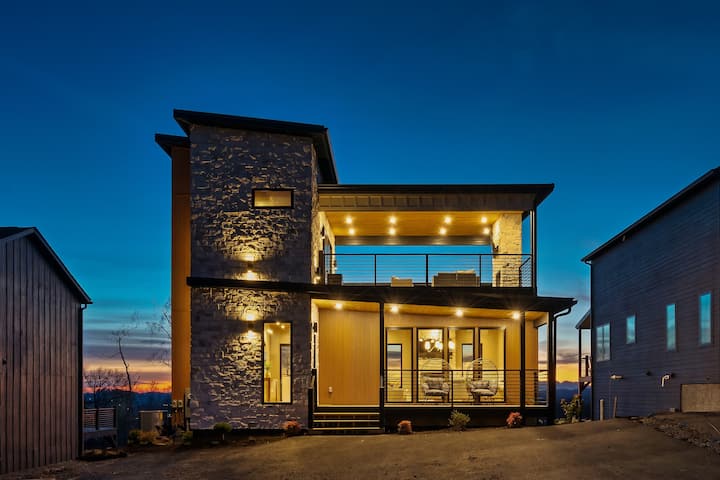 Luxury Getaway, Sleeps 6・views, Hot Tub, Roof Deck - Sevierville, TN