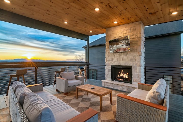 Luxury Getaway, Sleeps 6・views, Hot Tub, Roof Deck - Sevierville