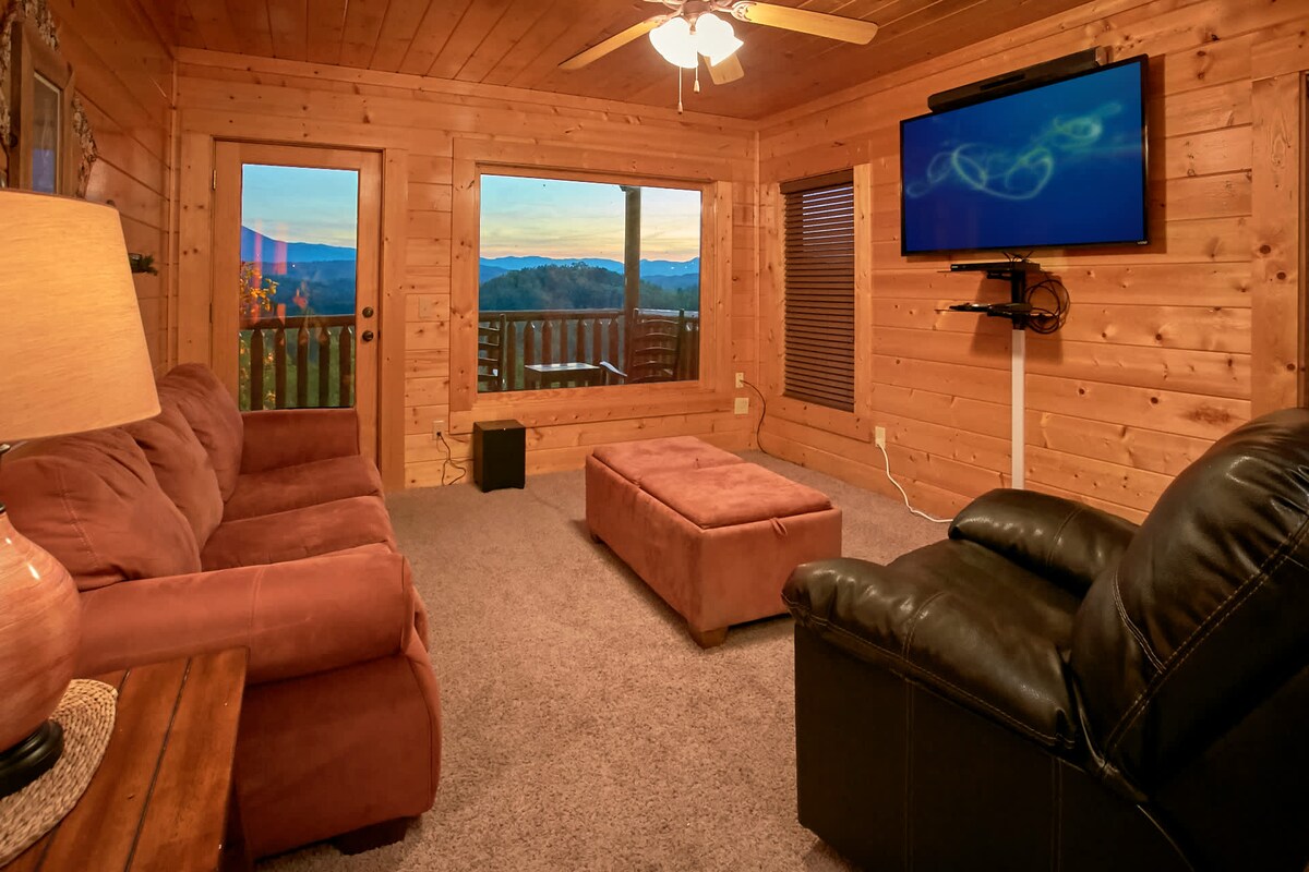 Ontspan in ultracomfortabele stoelen — perfect om te scrollen, cacao te drinken of gewoon in stijl tot rust te komen.