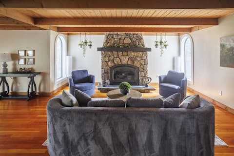 Vintage Terrace - Church chic retreat | Hot tub