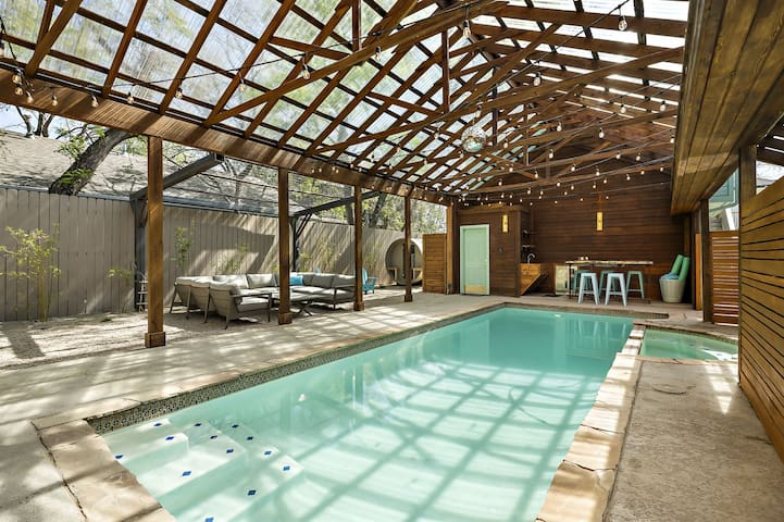 Haven de Luz: A Tranquil Retreat ~ Pool|Spa|Sauna gallery image 2