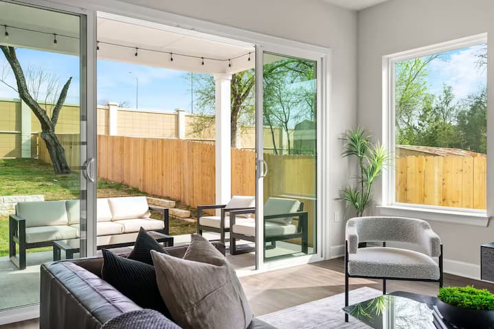 Modern Tarrytown Home~5 Minutes to Downtown & UT!