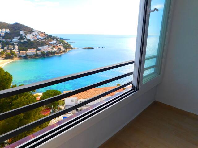 a 239 Puig rom gallery image 4