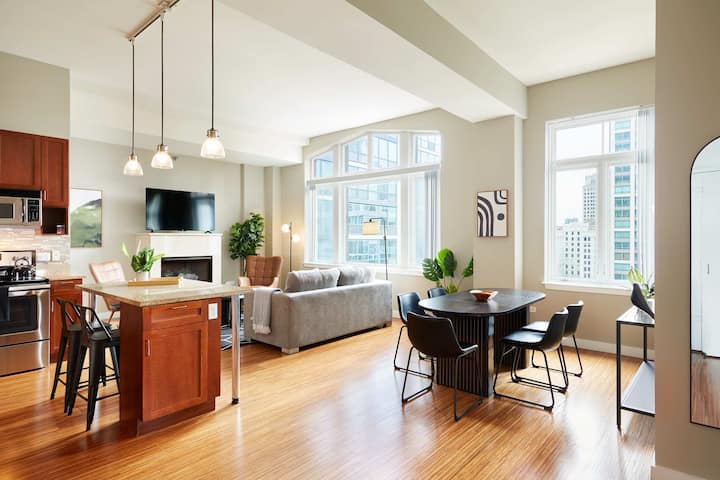 Panoramic 2BR Penthouse in the Sky | Roof Deck - Apartments for Rent in ...