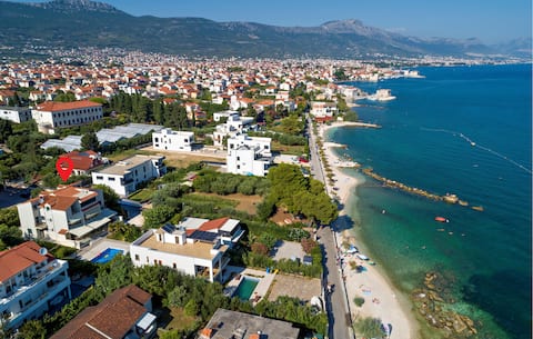 Gorgeous home in Kastel Stafilic