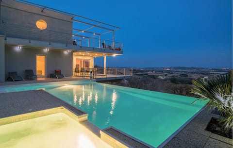 Cozy home in Rochefort-du-Gard