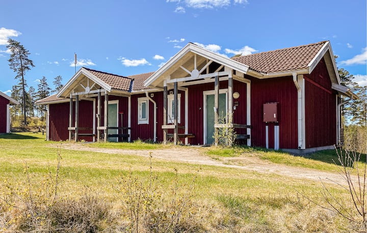 Beautiful Home In Hok With Wifi - Vrigstad