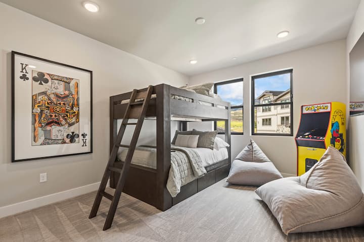 Nyumba za Kupangisha za Likizo huko Park City katika Mayflower Lakeside 1169-201: