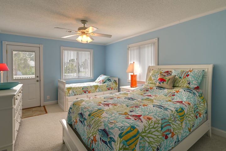  ห้องนอน 3: เตียงควีนไซส์ เตียงแฝดพร้อมเตียงเลื่อน