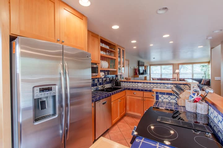 Beachcomber Cottage · Steps To Beach, Great Layout - Pacific City, OR