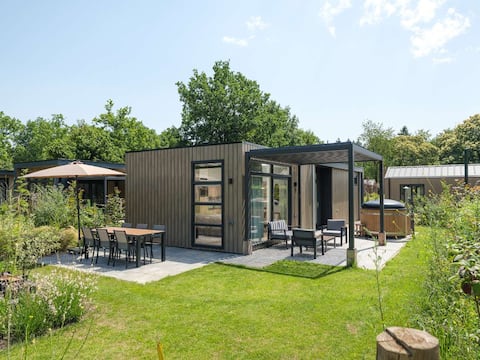 Batenburgh Deluxe with hot tub | 4 persons