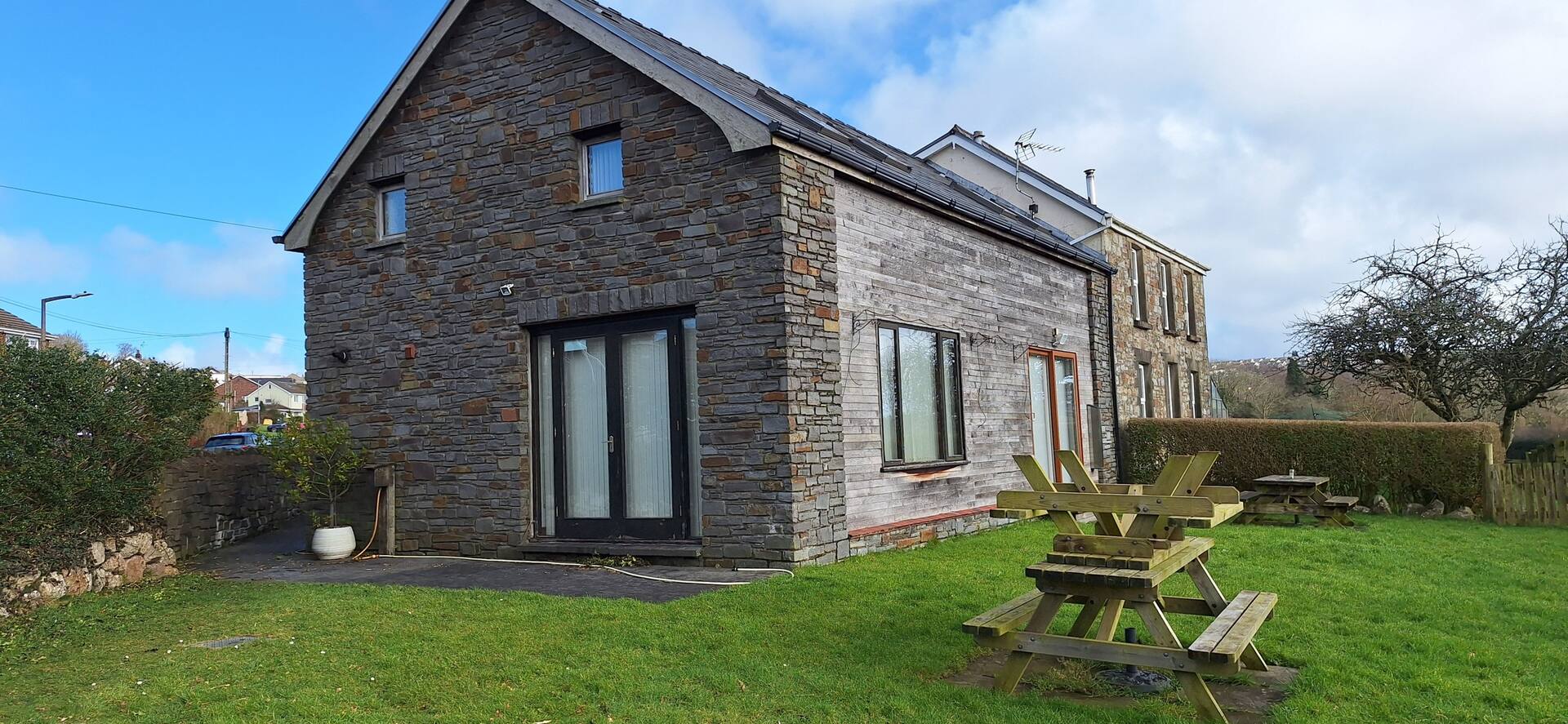 2 Bed Cottage - sleeps 4 - Garden Parking Wifi