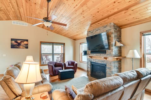 6 Mi to Dtwn Pella: Riverfront Cabin w/ Game Room!