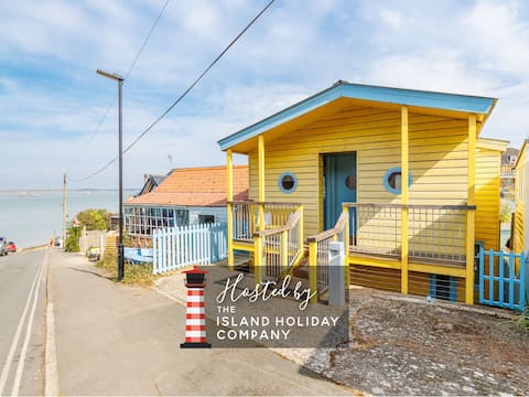 The Deck House, Isle of Wight-Sea view lodge