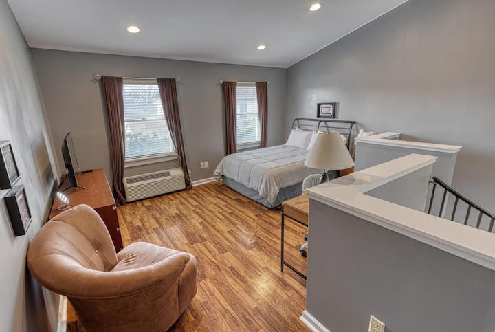 500 Sq Ft Suite W/full Kitchen (2 Floors) - Hershey, PA
