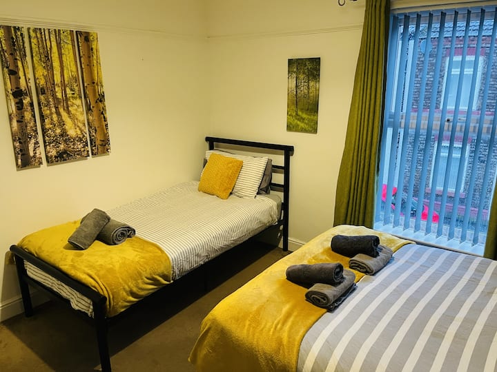 ห้องพักเตียงคู่และเตียงเดย์เบดที่อบอุ่น