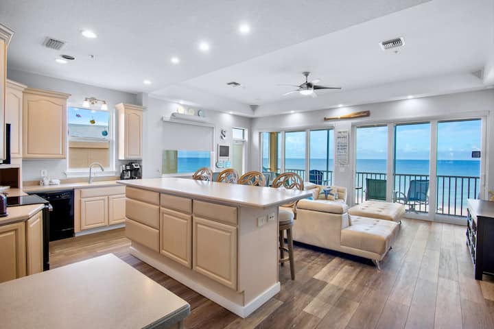 Beachfront Stay! Bbq, Lanai And Cozy Beds! - Anna Maria Island, FL