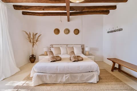 Llampí, Nature, swimming pool and Mallorcan charm