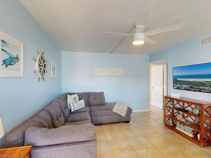 Steps From The Snook Inn, Olde Marco - Marco Island, FL
