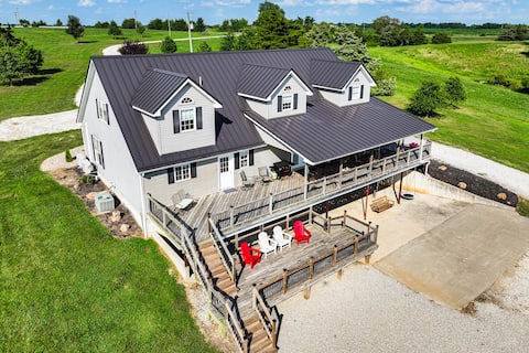 Pond Access & Fishing: 'Cedar Lodge' in Versailles