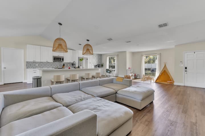 Orlando 4br Home! W/ Ev Charger & Spacious Yard - Orlando