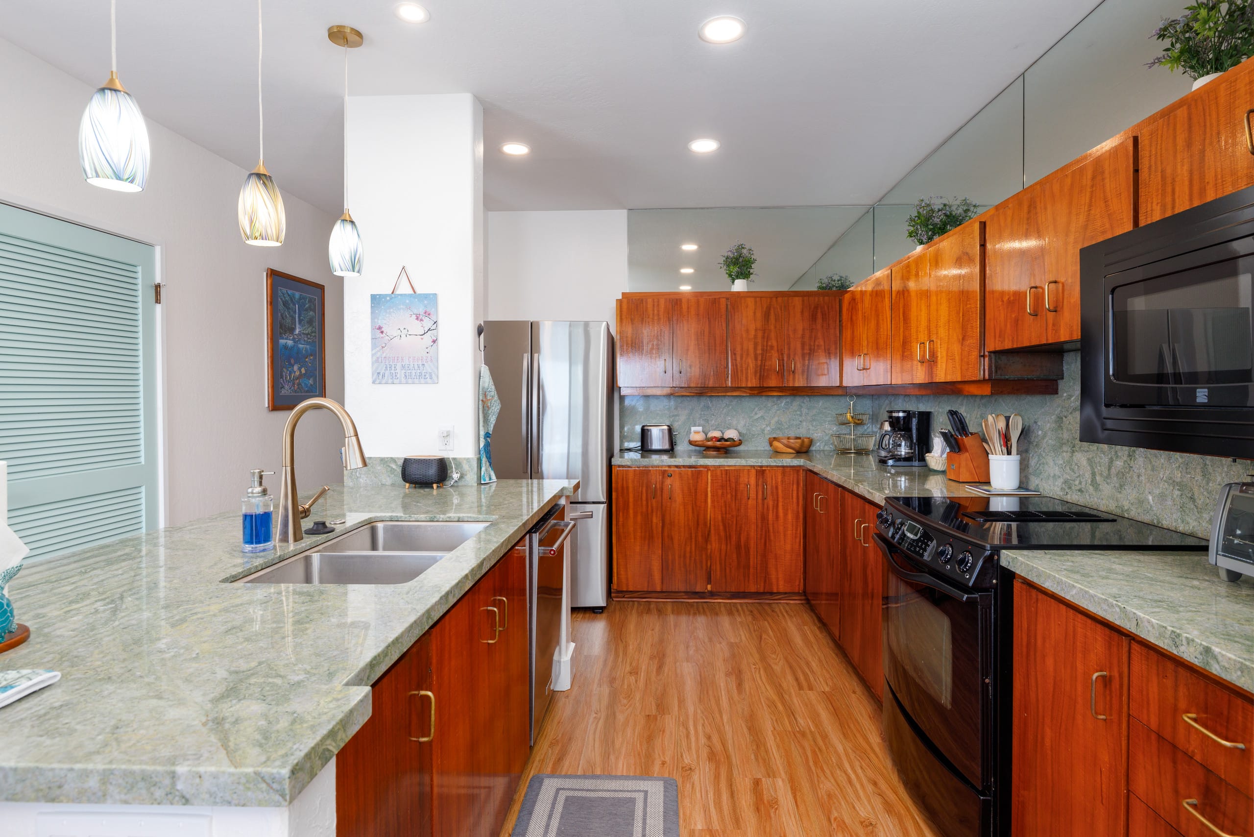 Condo in Kailua-Kona · ★4.89 · 2 bedrooms · 4 beds · 2 baths - Image 13