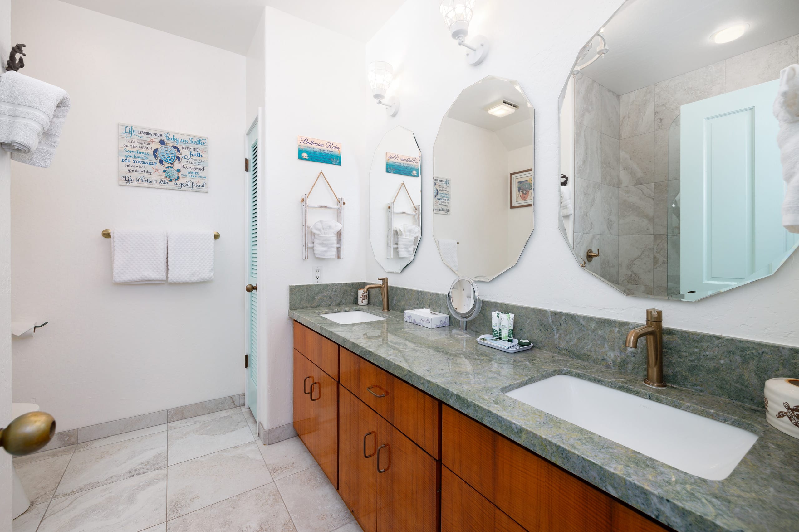Condo in Kailua-Kona · ★4.89 · 2 bedrooms · 4 beds · 2 baths - Image 17