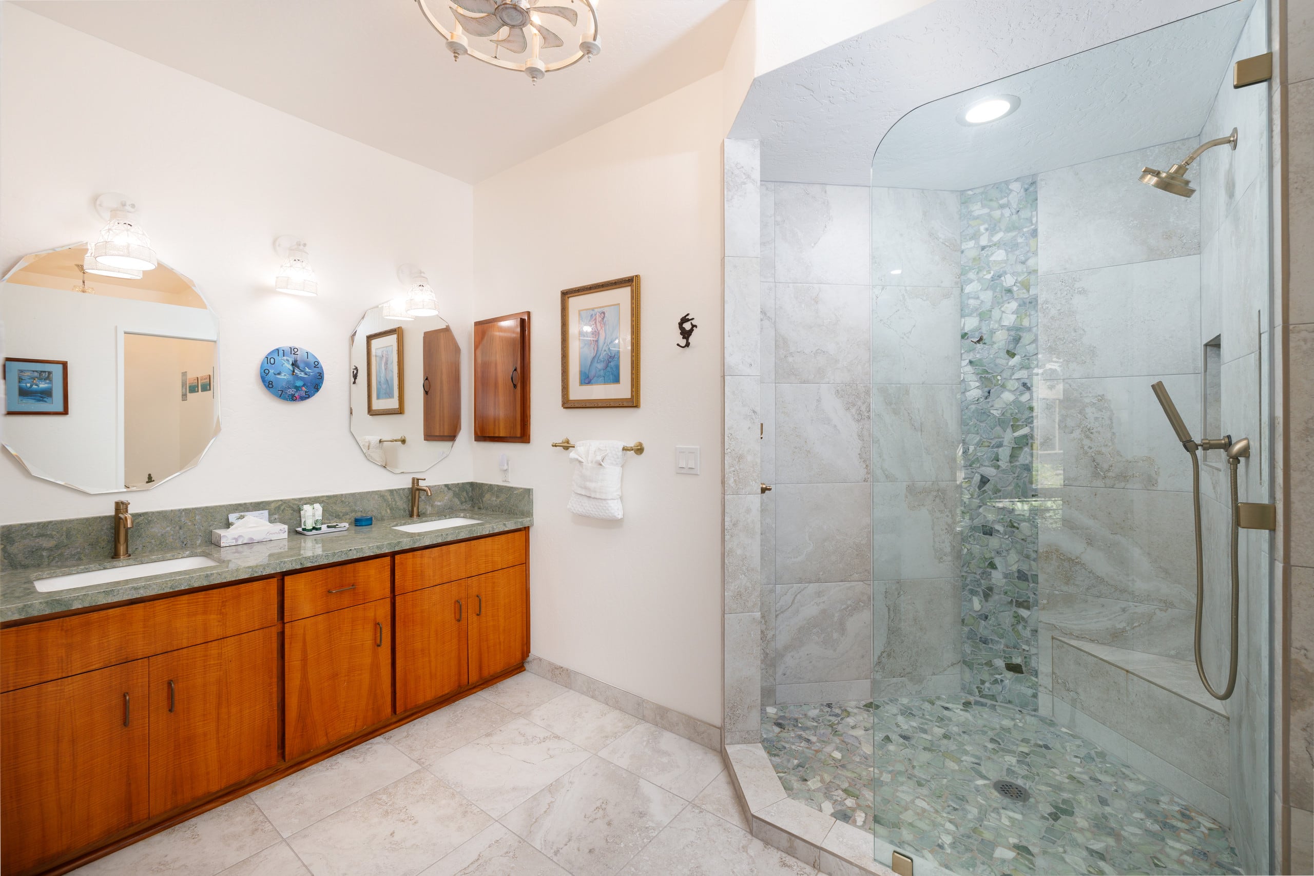 Condo in Kailua-Kona · ★4.89 · 2 bedrooms · 4 beds · 2 baths - Image 25