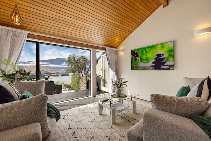 Lake View Luxury Two King Bed Alpine Villa - Queenstown